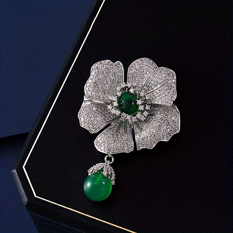 A stunning Camellia brooch featuring vibrant green cubic zirconia stones, exuding a luxurious and elegant style. An ideal Christmas gift, exuding a captivating atmosphere with its full drill design. Perfect for adding a touch of glamour to holiday