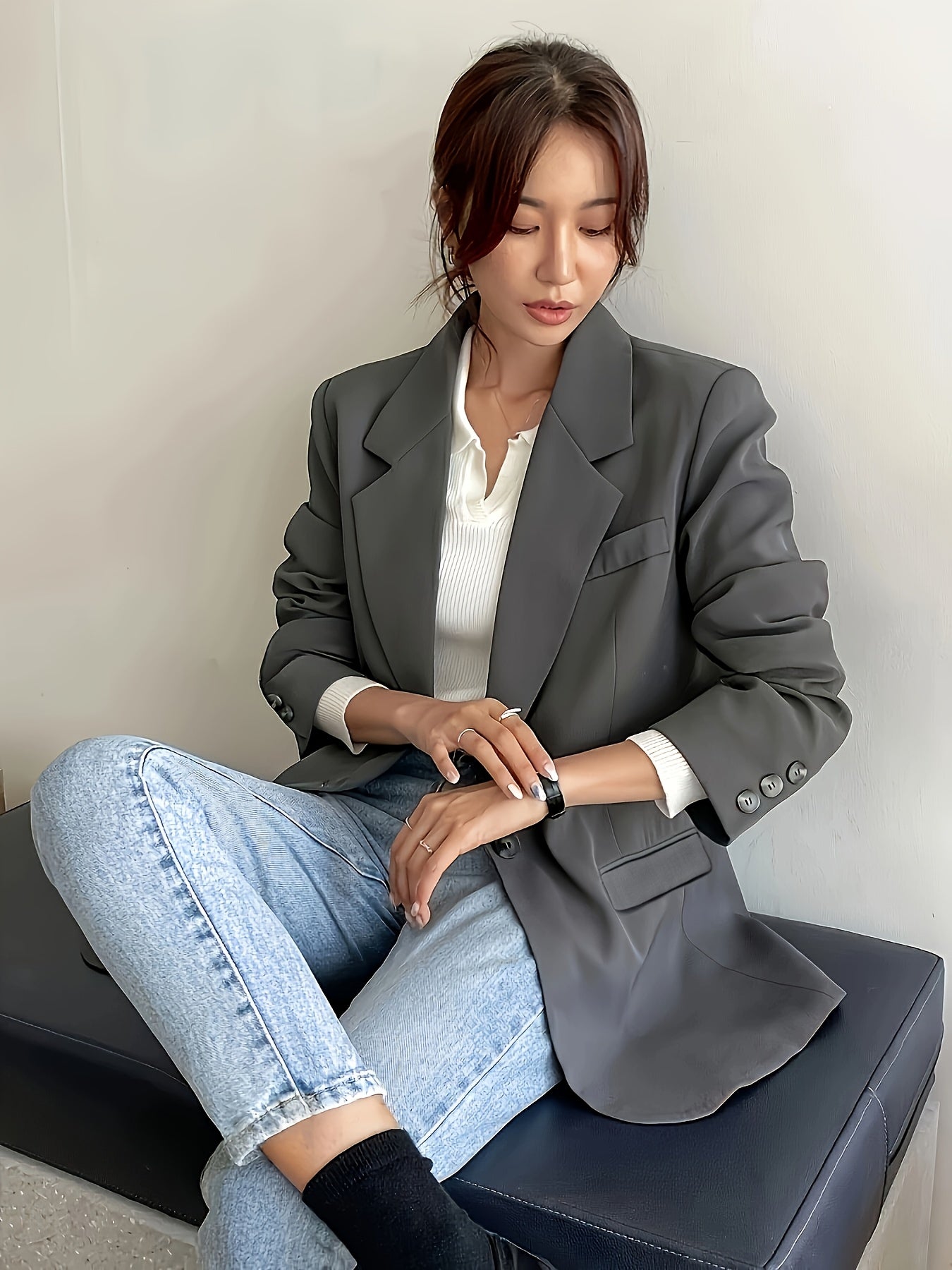 Women's Classic Single-Breasted Blazer made of 100% polyester with elastane lining. Solid color with long sleeves and regular length. Features an H-contour fit, woven fabric, 180gsm weight