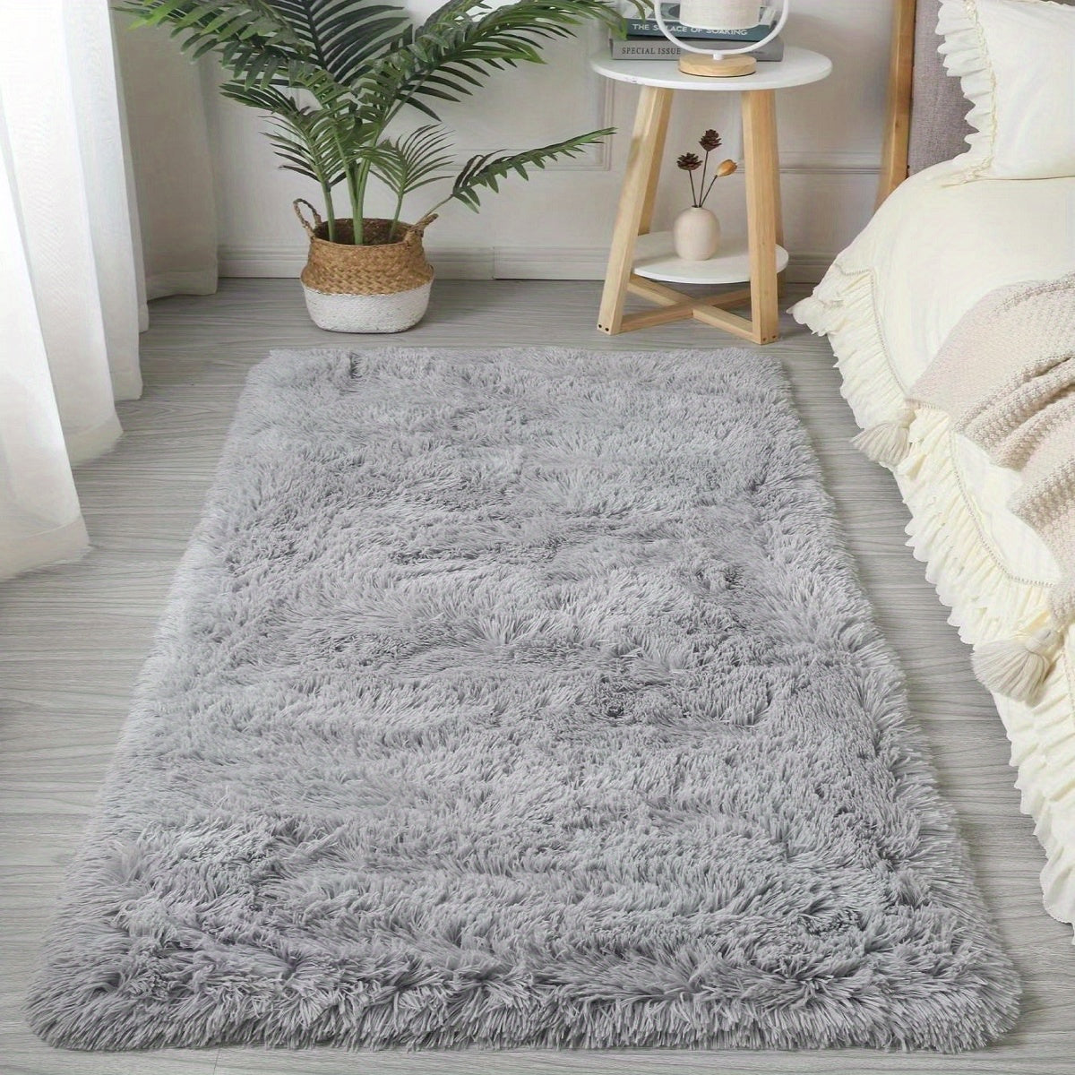 Elevate your space with our 1pc Stylish Simple Tie-dye Long Pile Carpet. This soft and comfortable rug is free of formaldehyde and any peculiar smell. It features non-shedding and non-fading qualities, making it perfect for a variety of spaces including