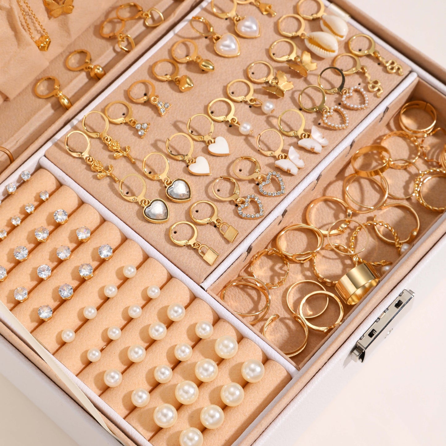 This stunning 115-piece jewelry set for women exudes vintage luxury with elegant zirconia, heart, and butterfly pendants. The set includes necklaces, bracelets, earrings, and rings, perfect for both casual attire and parties. Ideal as a Valentine's gift