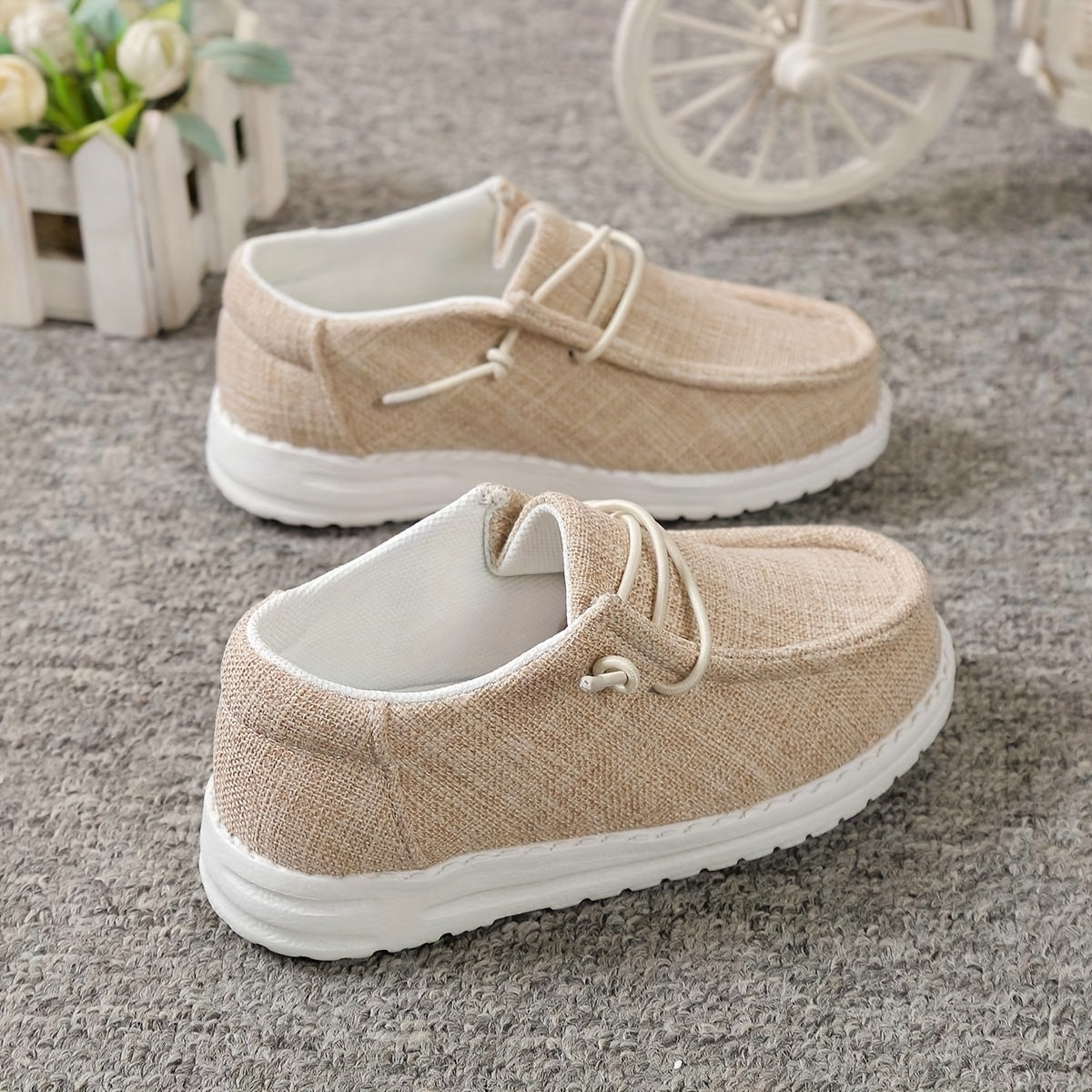 Boys' casual low top canvas shoes, lightweight and breathable for all seasons.