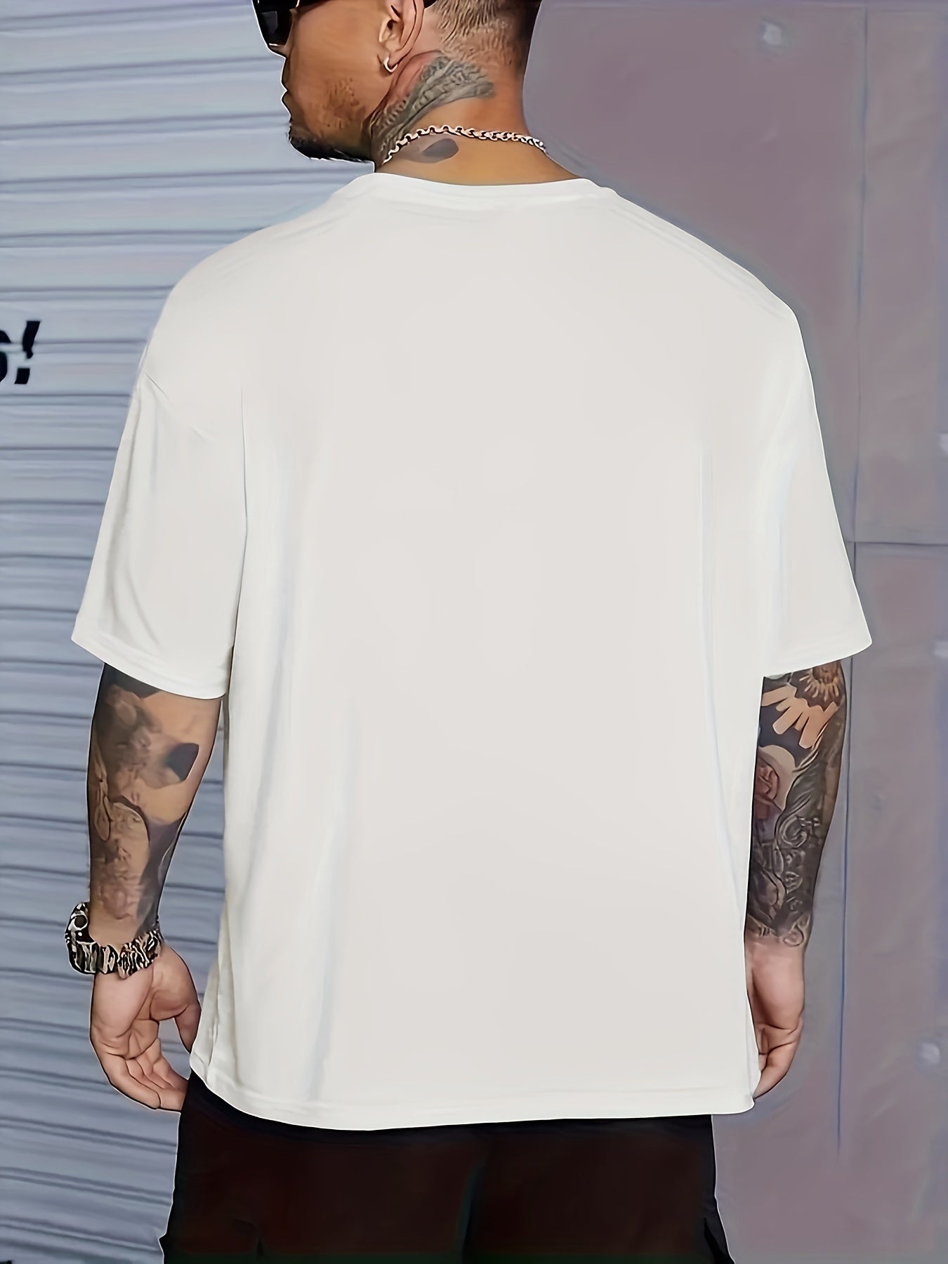 Men's casual t-shirt, large size, made of soft and breathable polyester; machine washable.