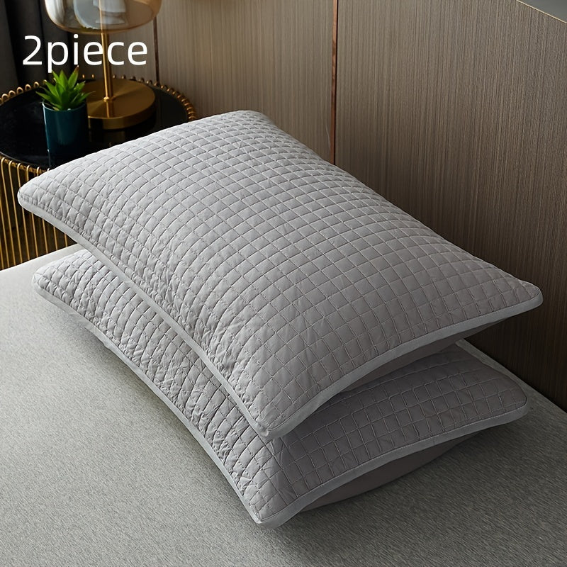 Protective pillowcase made of quilted microfiber with a 100% polyester liner. Features an envelope closure and is machine washable. Resistant to oil and stains, woven from high-quality fabric with a weight of 300-350 gsm. Solid color design.