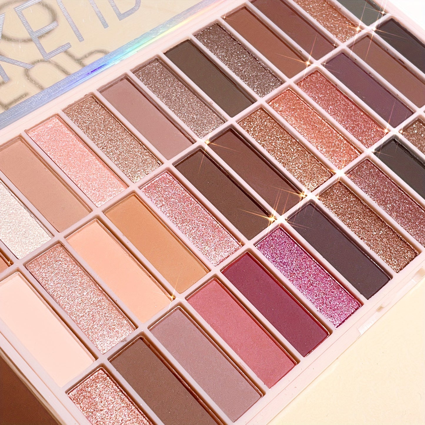 39-color Matte and Shimmering Eyeshadow Palette, Waterproof and Sweat-proof, Daily Versatile Palette.