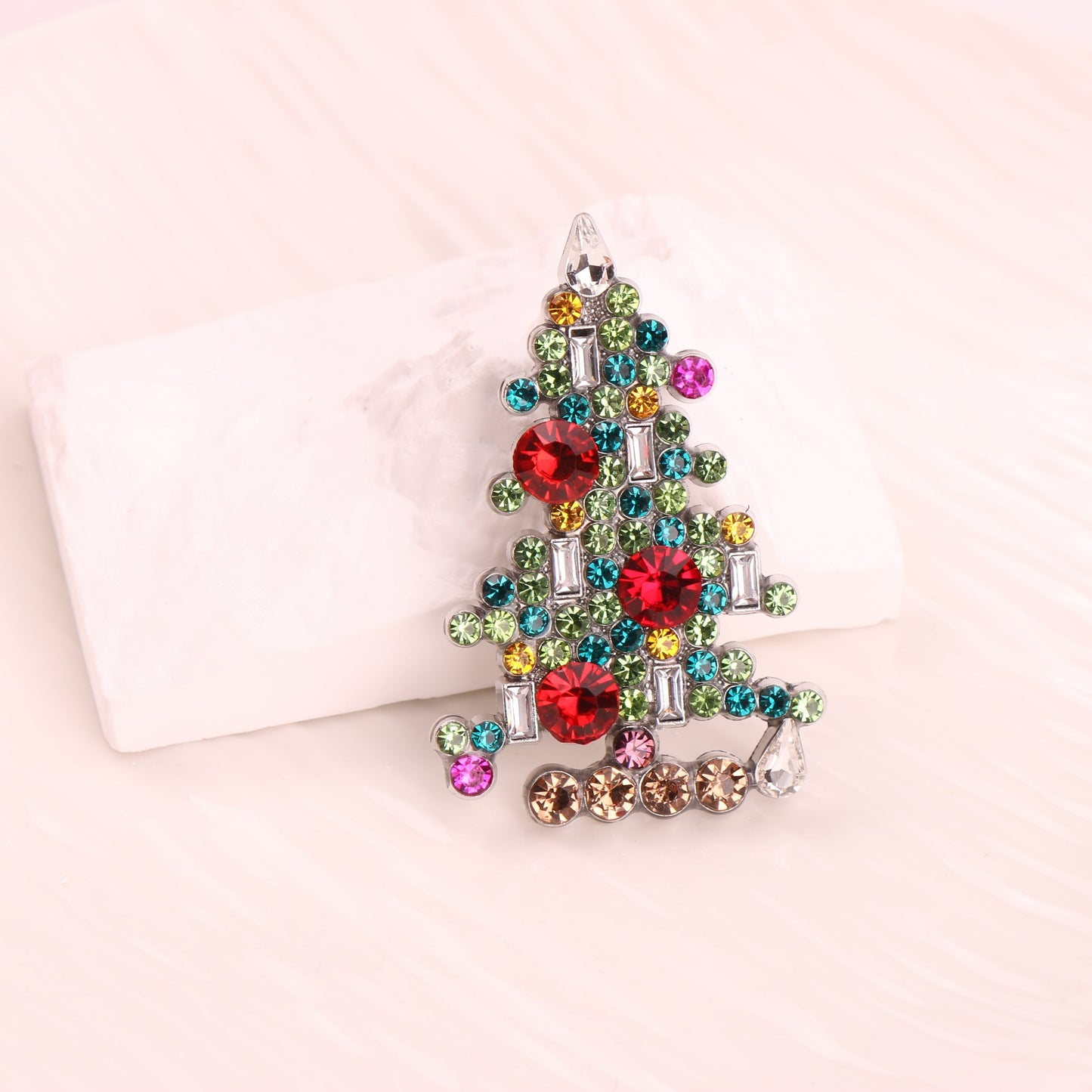 Sparkling Rhinestone Christmas Tree Brooch by ESSHPULE - Festive Corsage Pin Perfect for Holiday Outfits