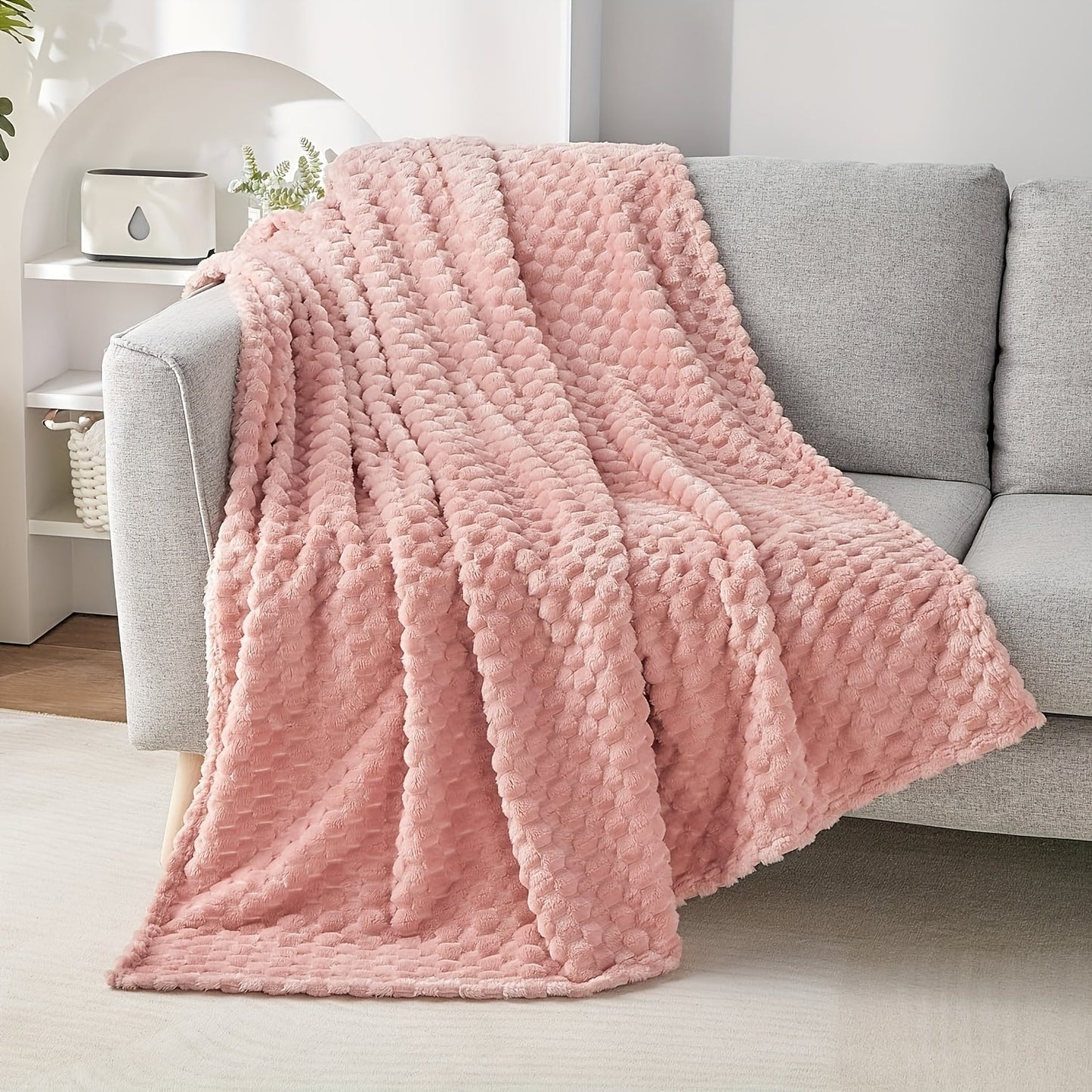 Soft and cozy 3D fleece throw blanket for couch or bed, featuring a stylish fluffy design. Thick, warm, and large plush sherpa blanket perfect for snuggling up on the sofa.