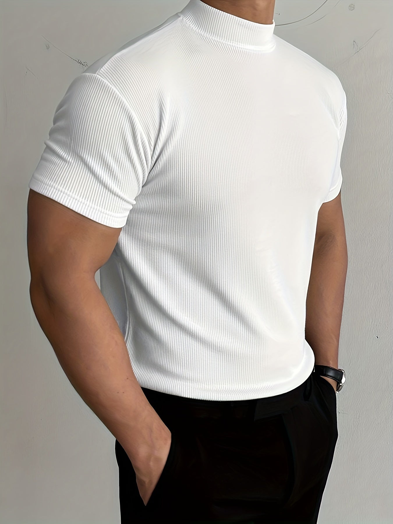 Solid Men's T-shirt, Slim-fit Crew Neck Tee for Summer Outdoor Activities.