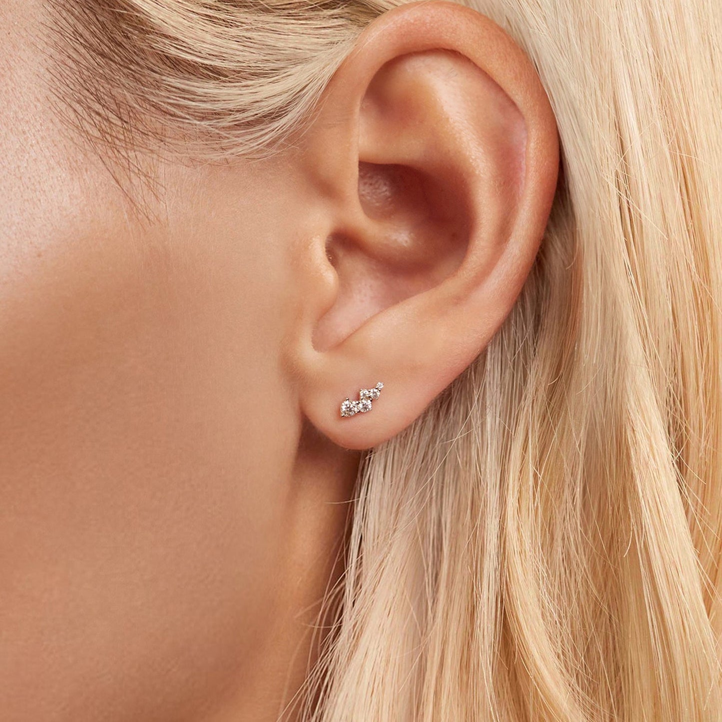 These luxurious and elegant fashion earrings for women are made from 1.7G of 925 silver and feature a stunning array of Moissanite stones including 0.005CT, 0.01CT, 0.015CT, 0.03CT, and 0.06CT. Whether you're attending a party, wedding, or simply looking