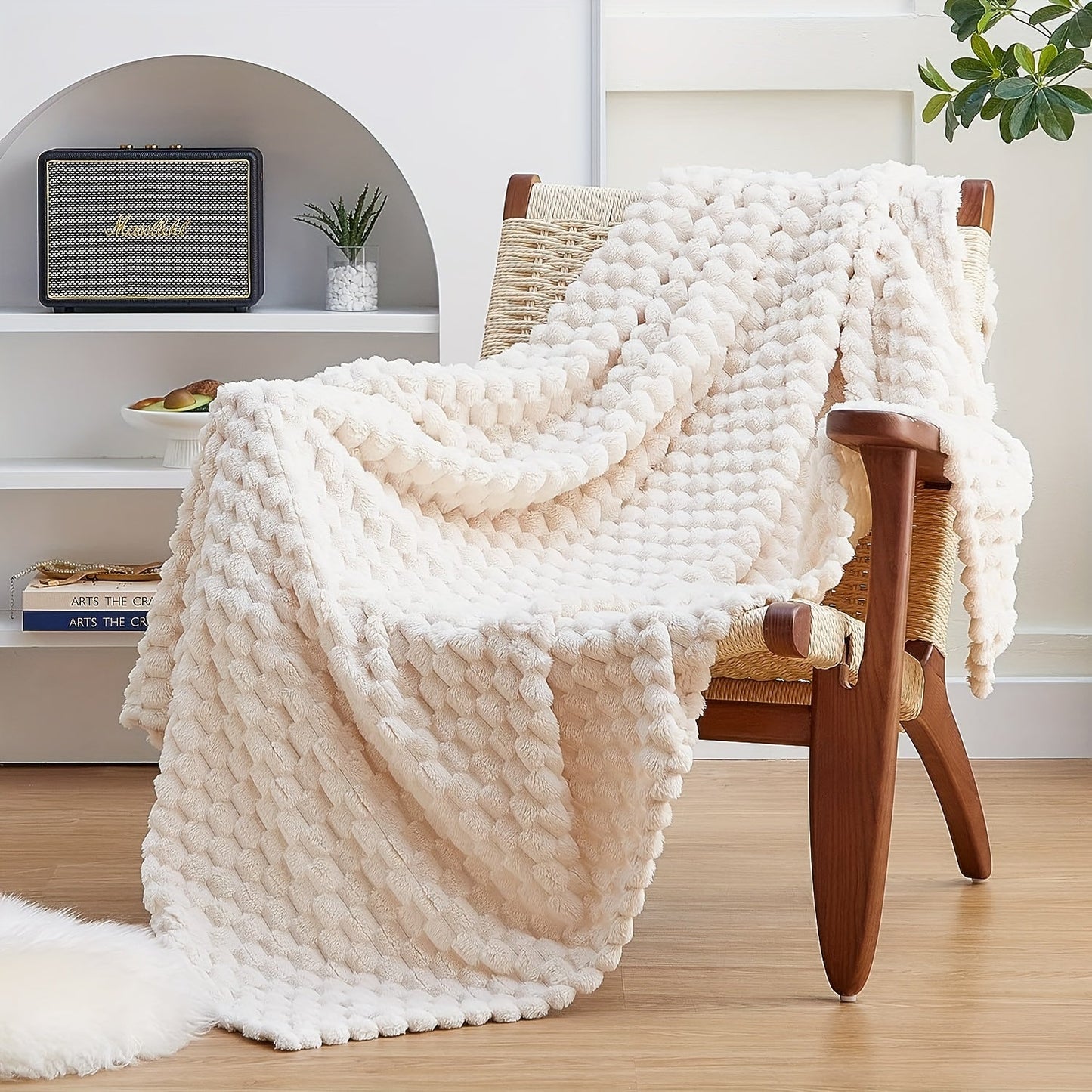 Soft and cozy 3D fleece throw blanket for couch or bed, featuring a stylish fluffy design. Thick, warm, and large plush sherpa blanket perfect for snuggling up on the sofa.