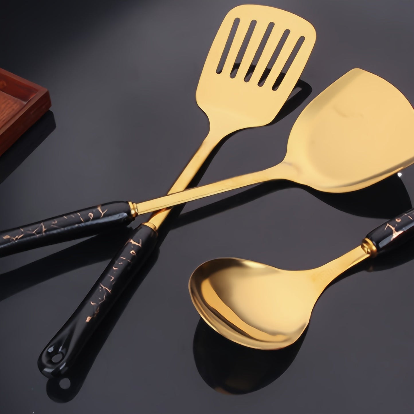 This luxurious Nordic kitchen utensil set includes 7 pieces, each made of stainless steel with elegant ceramic handles. The set includes a spatula, ladle, soup spoon, and more, making it the perfect gift for Christmas, Valentine's Day, or Thanksgiving.