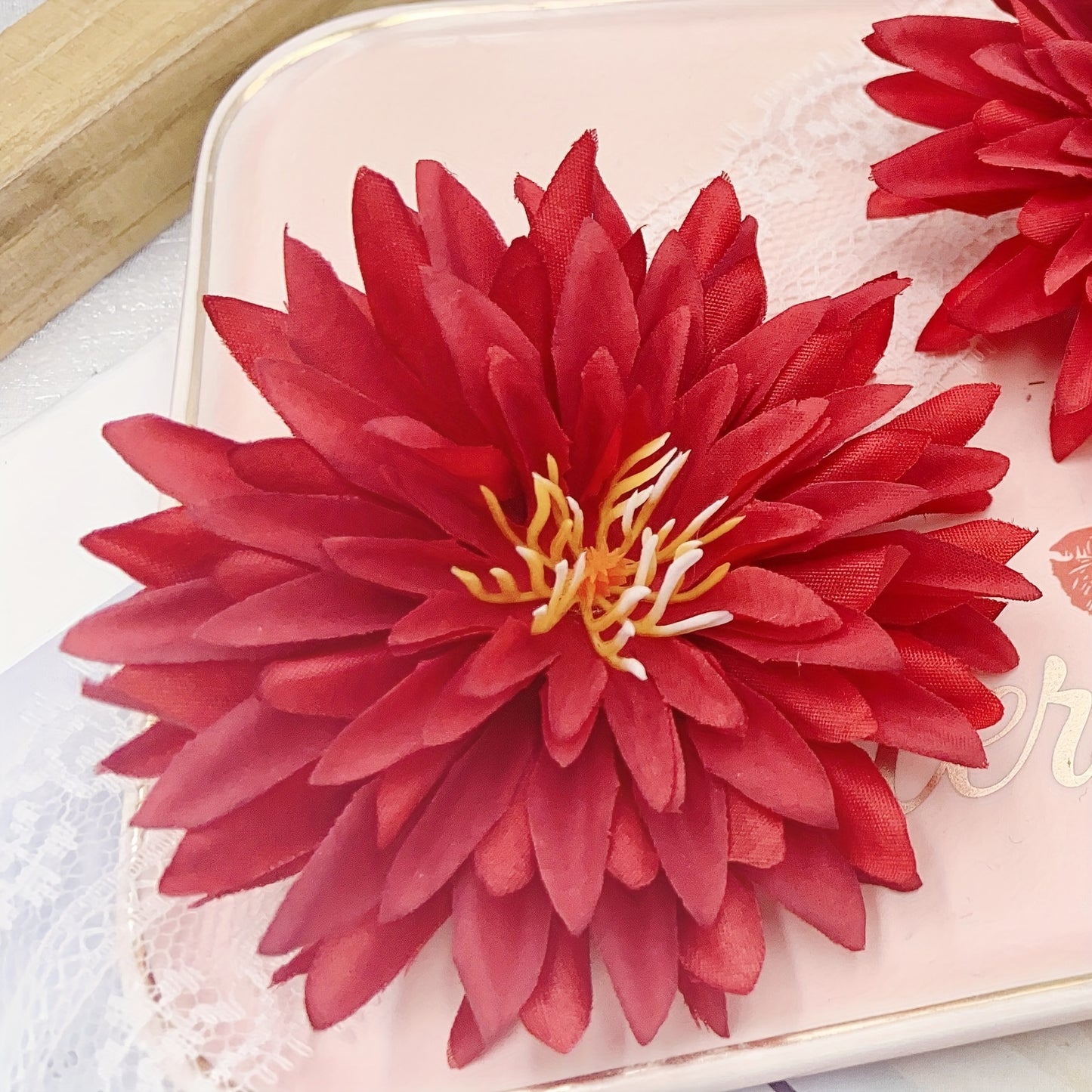 20 Crab Claw Chrysanthemum simulation flowers, 7.5cm diameter, perfect for DIY crafts and decorations for Valentine's Day, weddings, birthdays, and floral art.