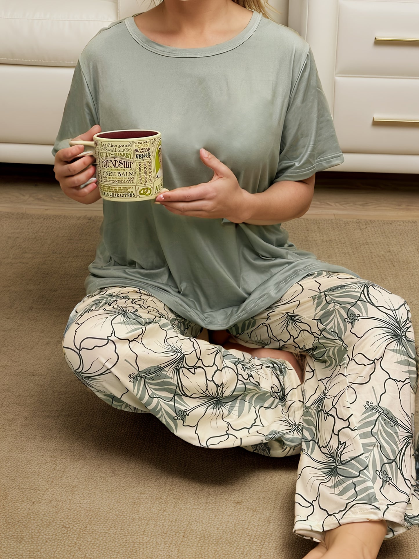 Women's Casual Green T-shirt and Floral Long Pants Pajama Set for plus size