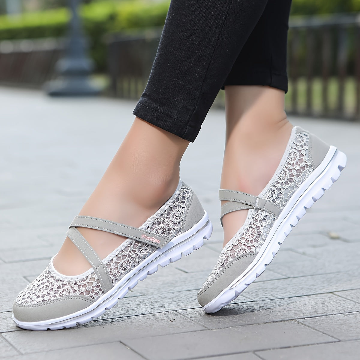 Breathable mesh flat shoes for women, perfect for daily wear.