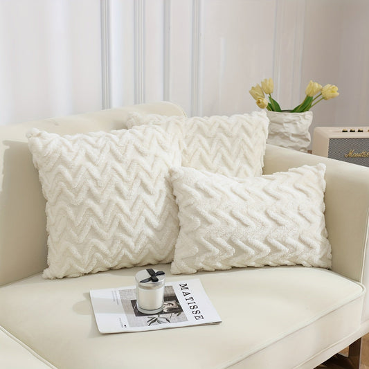 This luxurious pillowcase is made from soft imitation rabbit hair and plush cotton velvet, creating a smooth and pure white finish. Perfect for decorating your living room, bedroom, or sofa, this pillowcase does not include the pillow core.