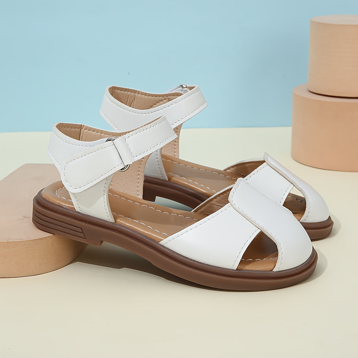 Stylish solid color sandals for girls, perfect for spring and summer.