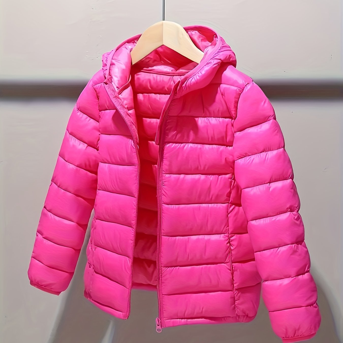 Casual and warm hooded coat for girls, perfect for autumn and winter.