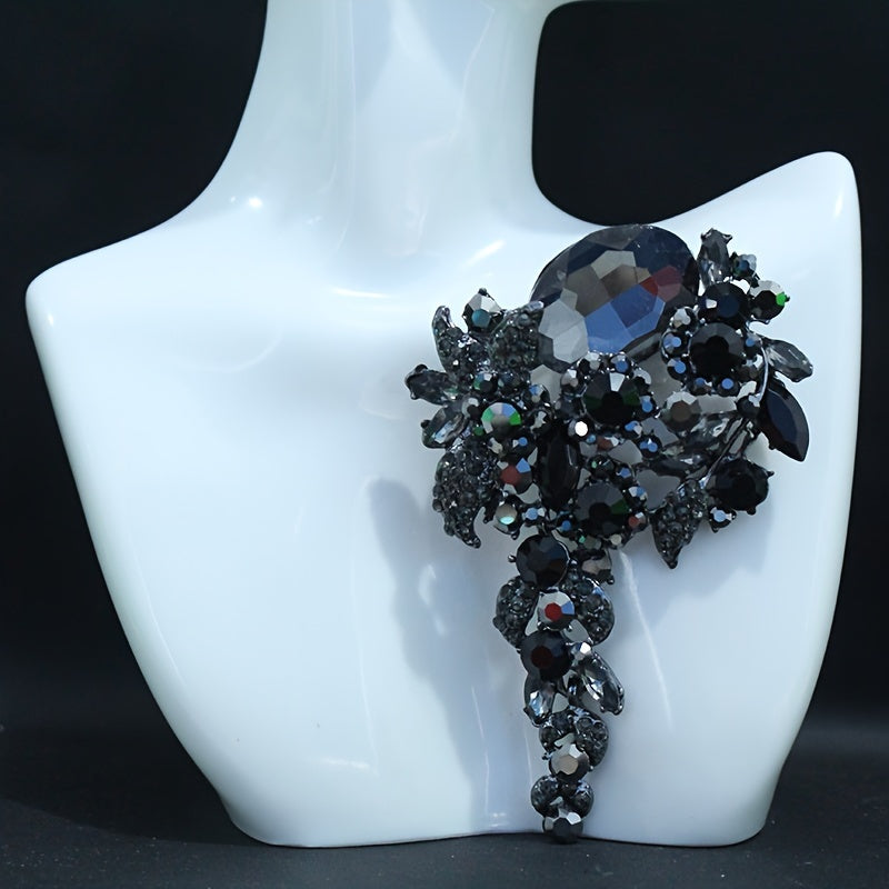 Stylish Rhinestone Flower Brooch - Exquisite Statement Pin for Women, Trendy & Distinctive Accessory