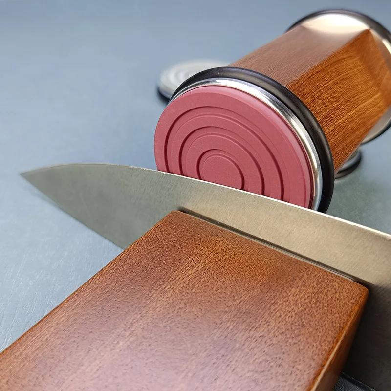 This manual Diamond Knife Sharpener features a magnetic angle set at 15 & 20 degrees, with a range of grit options including 240/600/800/1000/1200/3000. Made of durable metal, this tool is perfect for sharpening kitchen utensils without needing