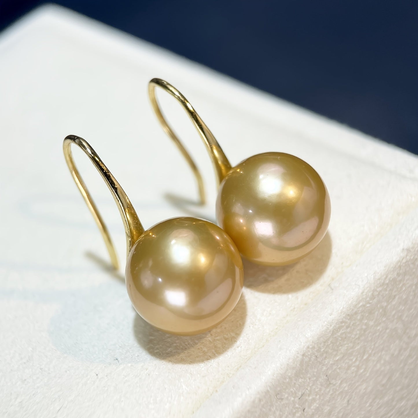 Handcrafted Freshwater Pearl Earrings in 18K Gold Plated S925 Sterling Silver, Featuring a Classic Japanese High Heels Design. Made with Natural Stones and Presented in a Gift Box. Ideal for Everyday Wear and Holiday Looks - the Perfect Gift for