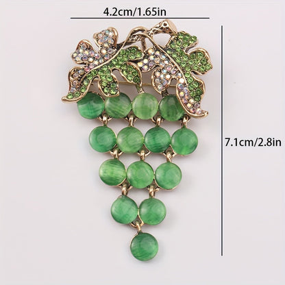 Creative high-end cat eye green grape chest flower suit decoration pin with new fashion fruit brooch.