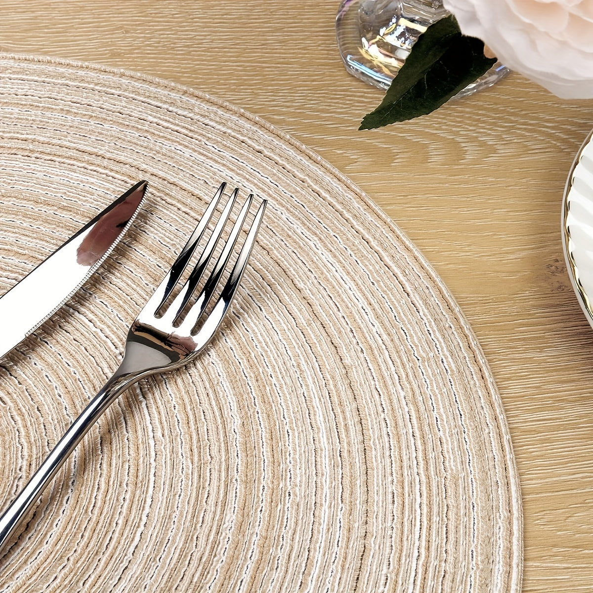 Set of 6 washable round braided placemats for kitchen table, measuring 38.1 cm in diameter.