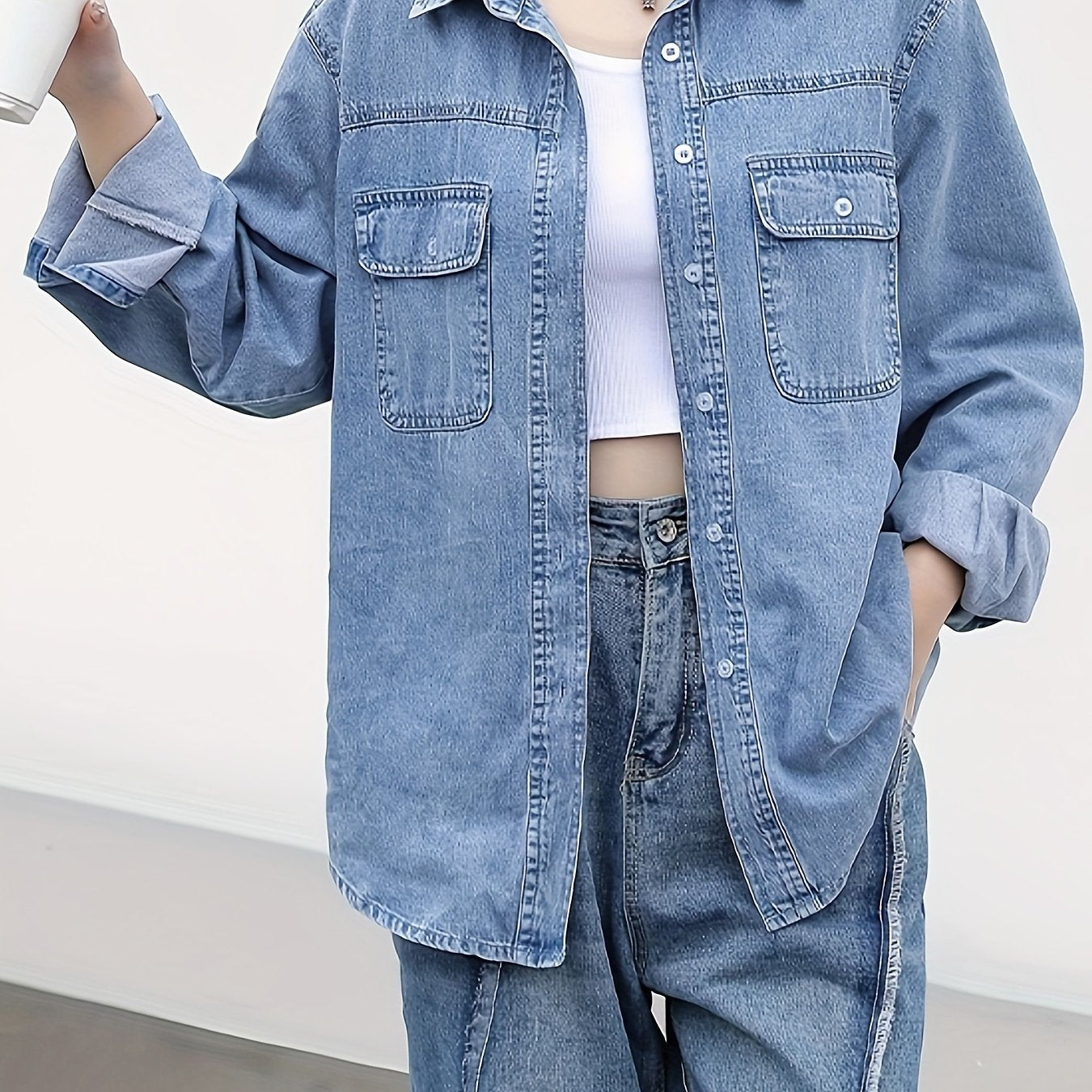 Blue denim jacket with lapel collar and pockets, casual style for women