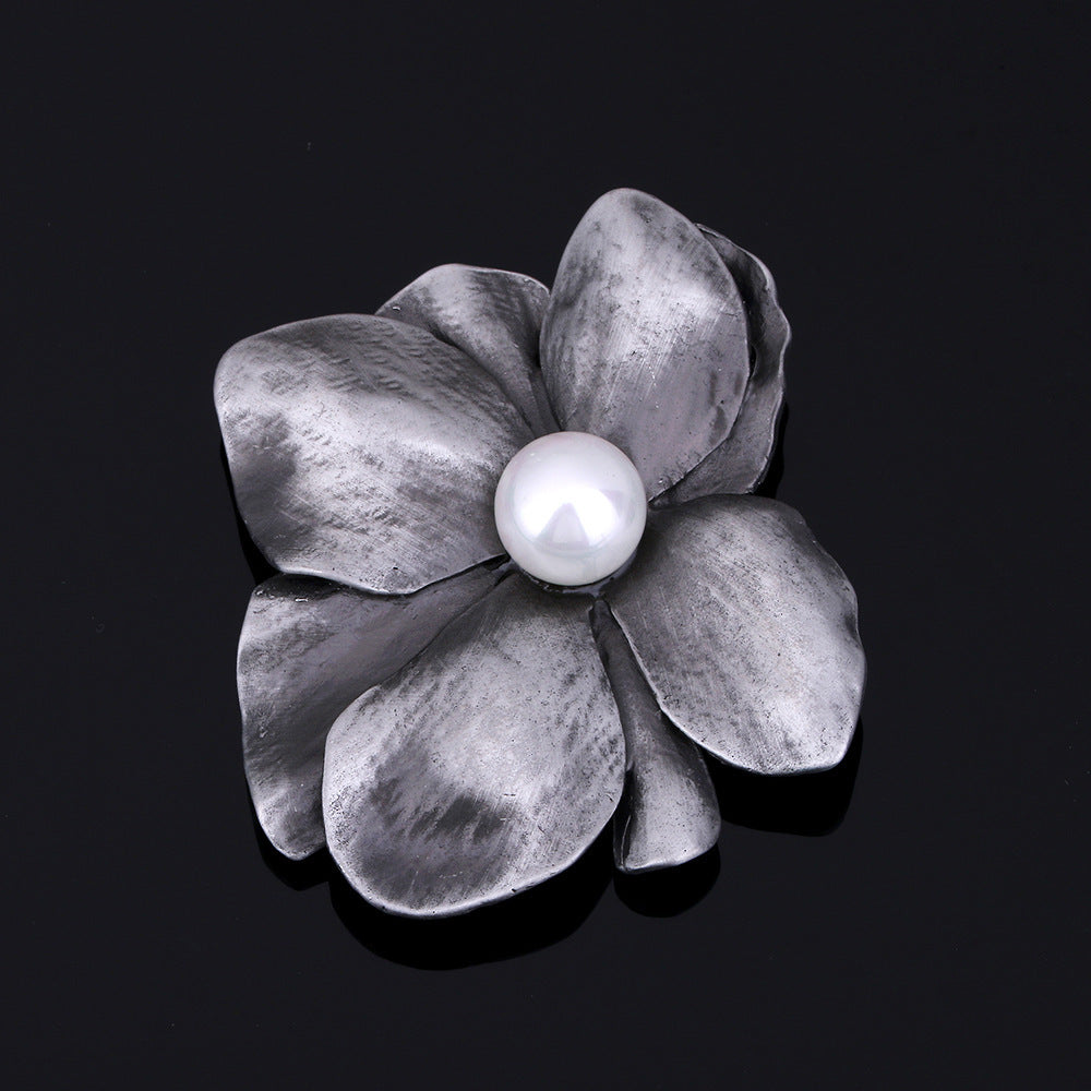 Vintage Alloy Flower Pin with Faux Pearl - Elegant Four-Leaf Clover Brooch for Dresses, Sweaters & Coats