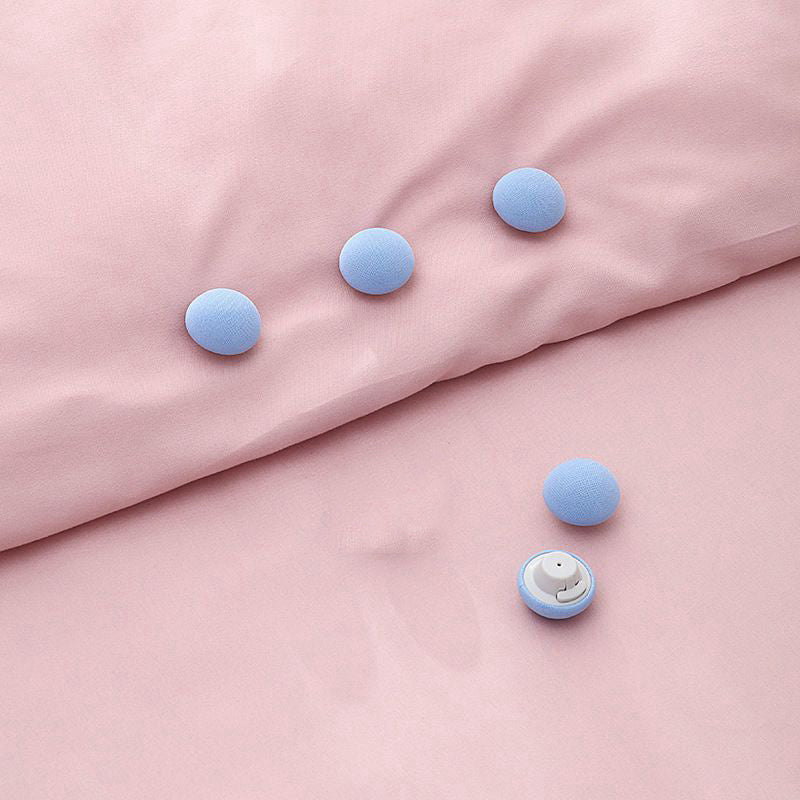 4 pieces of duvet clips designed to keep comforters and bed sheets in place. These mushroom-shaped quilt holders are non-slip and perfect for securing quilt covers and blankets. Say goodbye to your bedding slipping or shifting with these home bed sheet