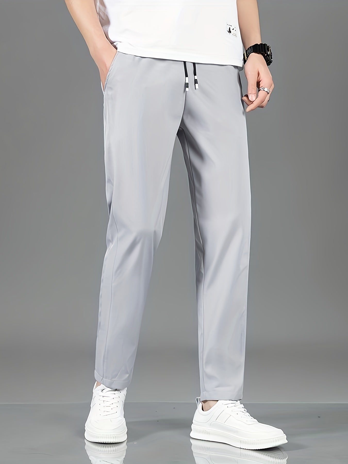 Men's casual straight-leg pants in solid color, made of non-stretch polyester and machine washable. Ideal for spring and fall.