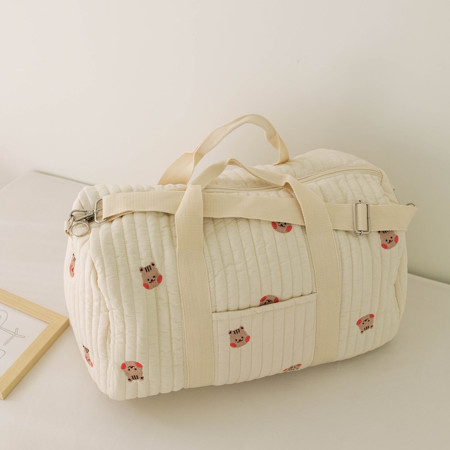 Chic Travel Bag with Elegant Embroidery - Spacious, Convenient, Ideal for Busy Moms!