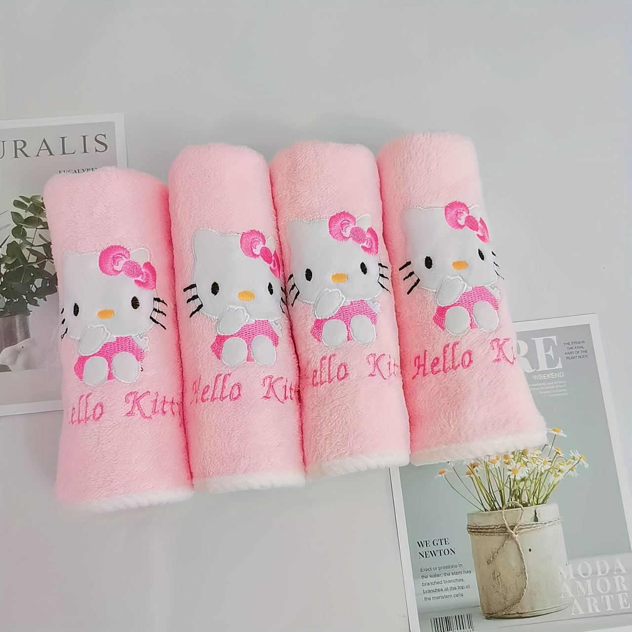 Sanrio Hello Kitty bath towel set for girls is absorbent, quick-drying, and perfect for student dormitories. Made of coral fleece, this set is designed by Sanrio.