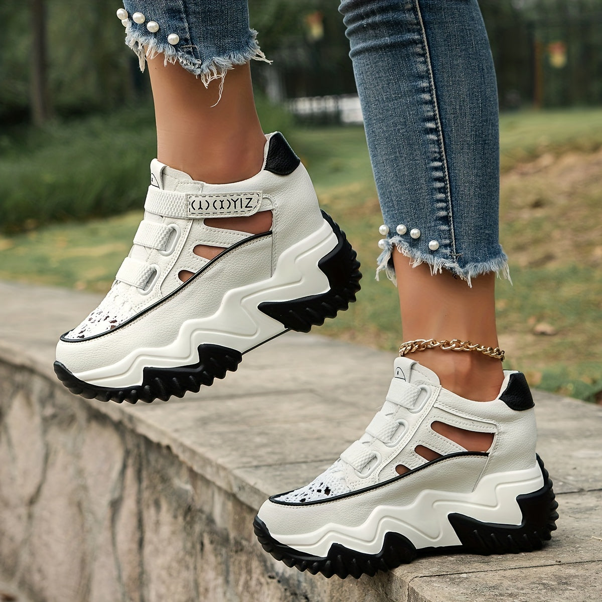 AOGULA Women's Sneakers from Summer 2023 Collection: Casual thick-sole shoes with hidden height increase, versatile and comfortable faux cover.