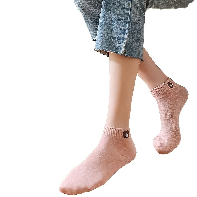 10 pairs of women's cartoon bear ankle socks made of 95% polyester and 5% elastane. Embroidered knit fabric, lightweight and breathable mesh stockings. Machine washable and fashionable