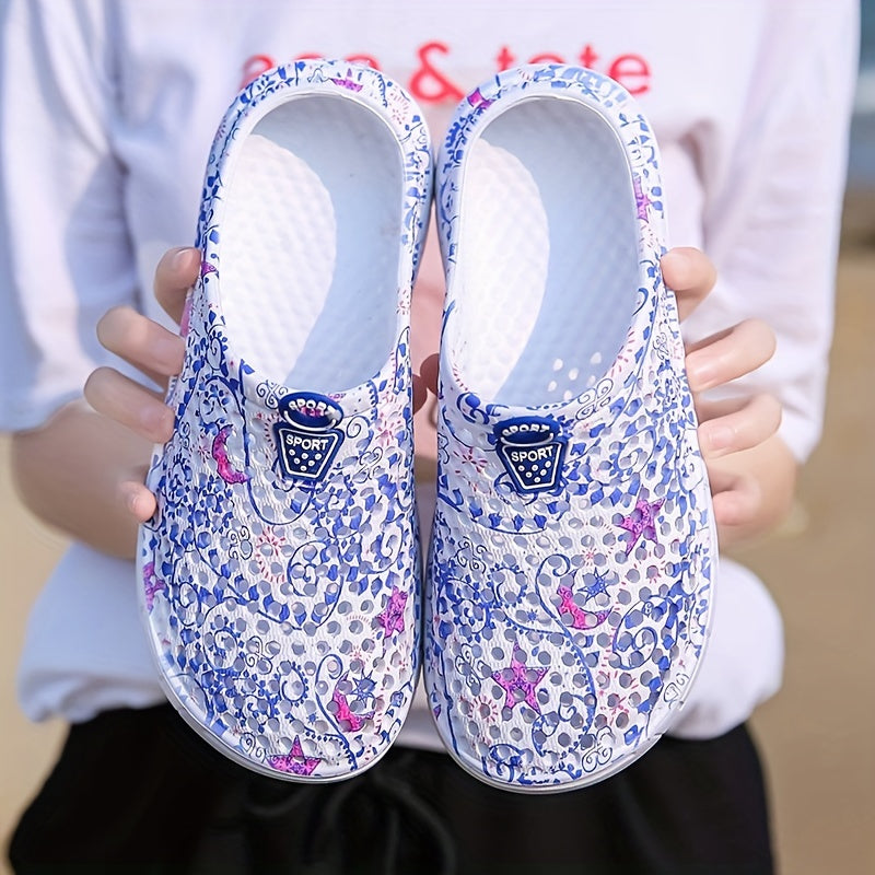 Casual slip-on clogs with non-slip sole, featuring starry sky and floral print. Ideal for couples, breathable and comfortable for outdoor use.