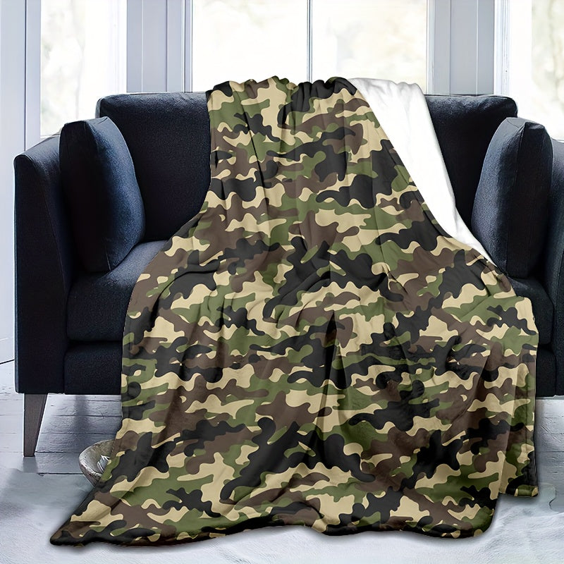 Soft and lightweight velvet throw blanket with camouflage print, perfect for teenage boys and men. Ideal for use in the living room as a stylish decoration or for outdoor camping trips.