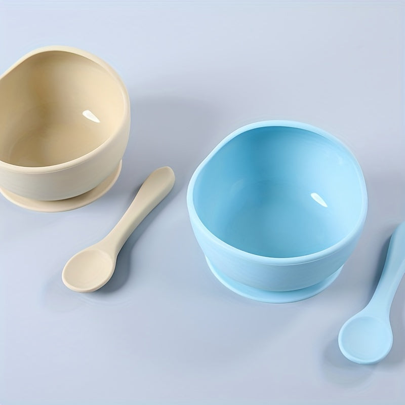 1 set of 2 pieces silicone bowl and spoon for children, featuring a suction cup for anti-slip use. This set is perfect for serving complementary foods and training little ones to eat independently. The set also includes a silicone straw for added