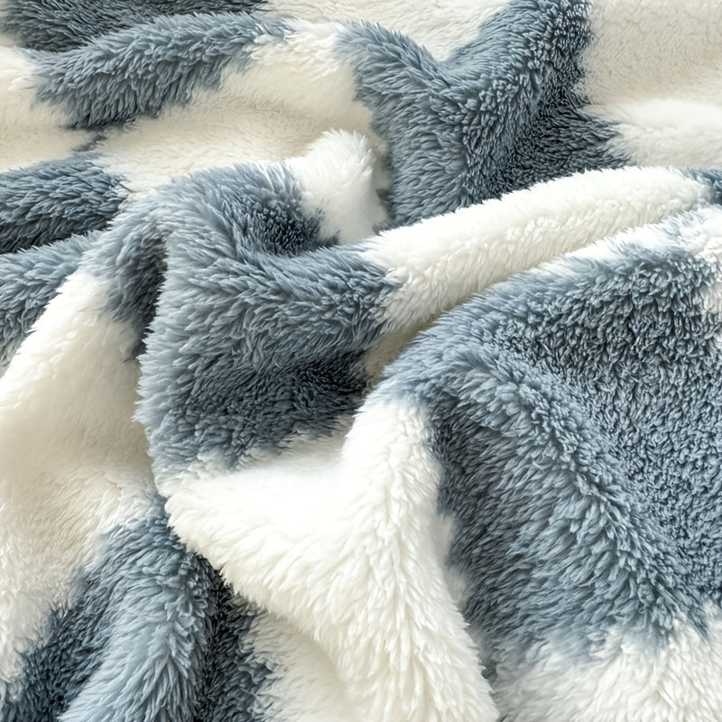 Cozy up with our 1pc Plush Checkered Flannel Blanket featuring soft Panda Velvet Polyester Fiber. Stay warm and comfortable in traditional style with this machine washable blanket - perfect for men, women, and pets. Makes the ideal Christmas gift!