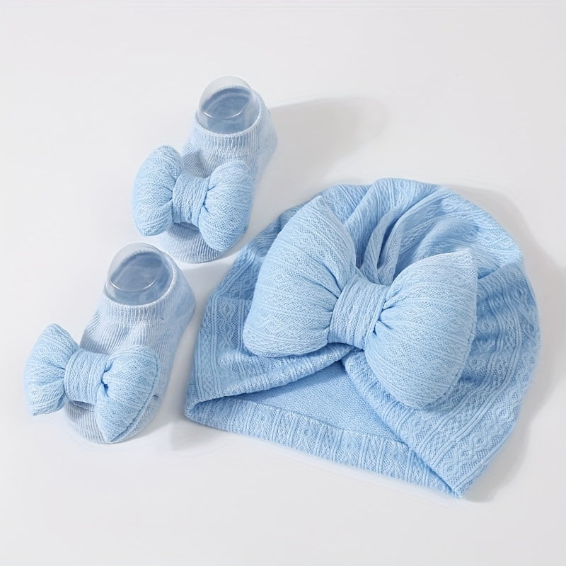 Newborn knit fleece bow hat and sock set, perfect for Thanksgiving, featuring cartoon theme. Breathable and suitable for girls aged 0-3 years.