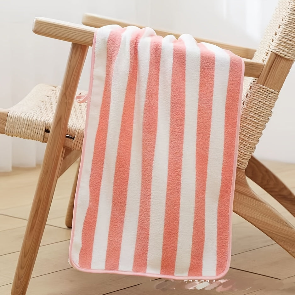 A modern, hard-wearing striped cotton towel perfect for gym, beach, travel or outdoor use, made of 100% cotton with quick-dry, ultra-soft and absorbent features. It is fade resistant and made of knit fabric, weighing 4gsm and in an oblong shape.