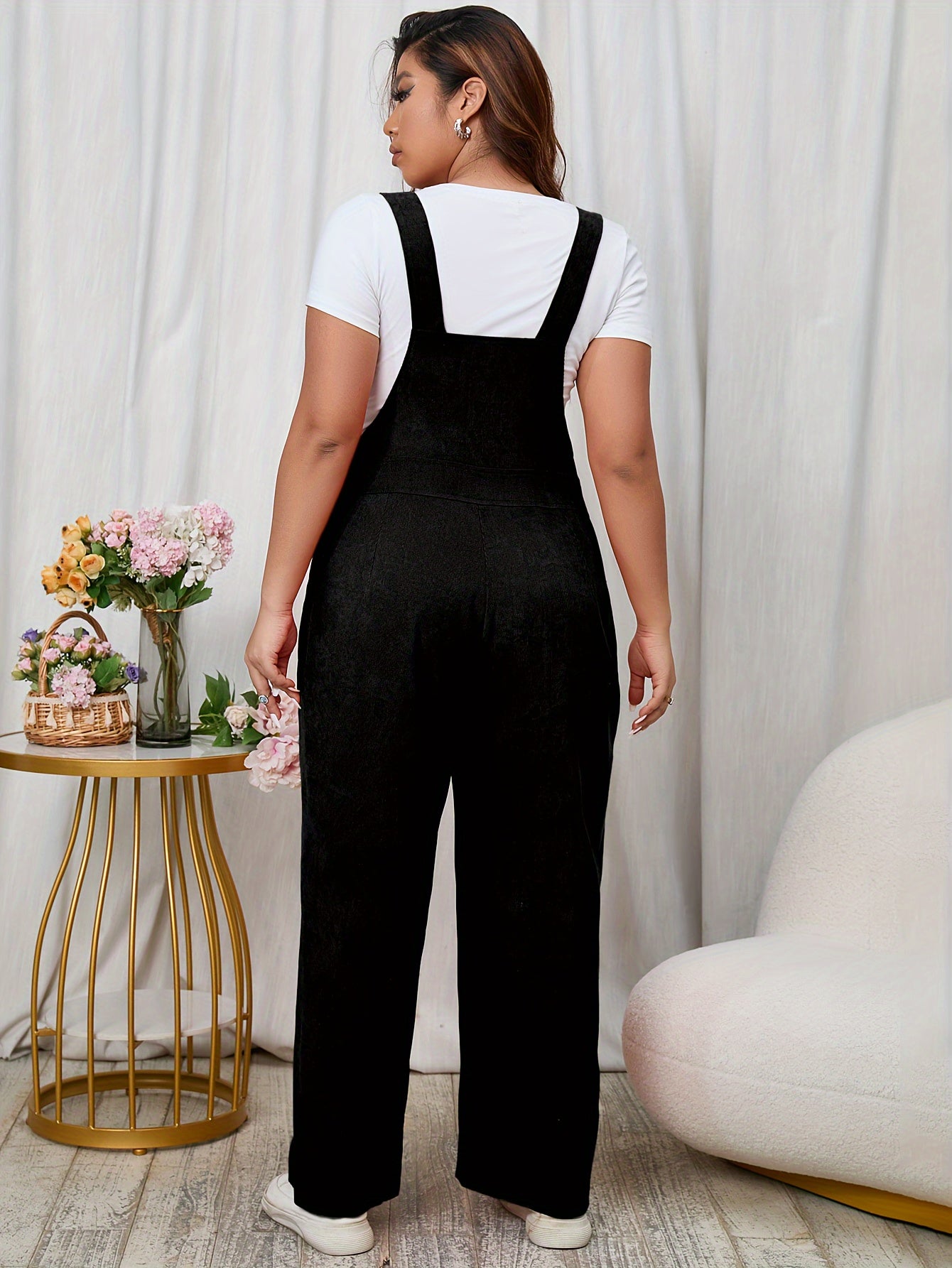 Sleeveless solid buckle jumpsuit for plus-size women with pockets.