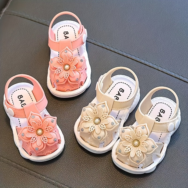 New Princess Sandals for Girls with Hollow Design, Soft Sole, Hook & Loop Closure, PVC Material, Cartoon Pattern, Summer 2024 Collection for Infants and Toddlers.