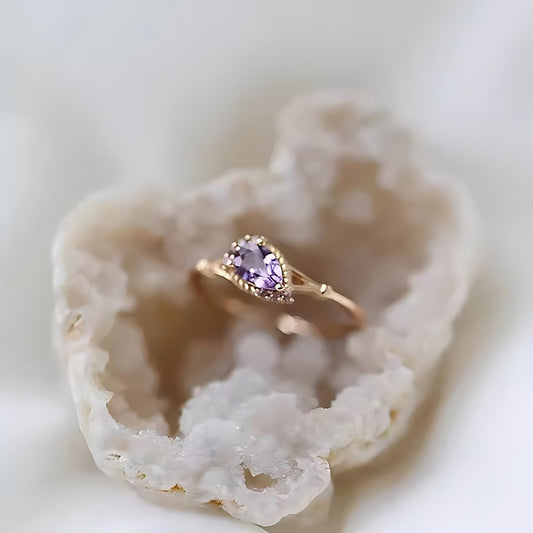 High-quality jewelry featuring a 925 sterling silver promise ring with 14k gold plating, inlaid with purple zirconia in a waterdrop shape. Perfect for engagements or weddings. Does not come with a box.