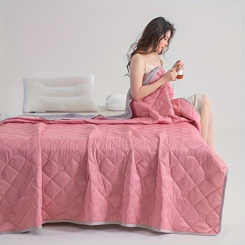 Modern Summer Quilt with Ultrasonic Embossed Design, Made of 100% Polyester, Easy to Machine Wash, Breathable and Lightweight, Print-Free for Cooling Comfort All Year Round, Perfect for Ice Cream Bedding