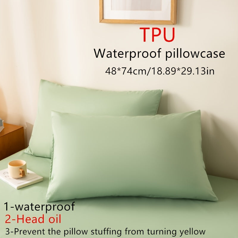 Two waterproof pillowcases, made of 100% polyester with a weight of 180-200gsm. Can be machine washed thanks to its active printing and woven craftsmanship. Features a washed craftsmanship that makes it oil and spill resistant, preventing yellowing.