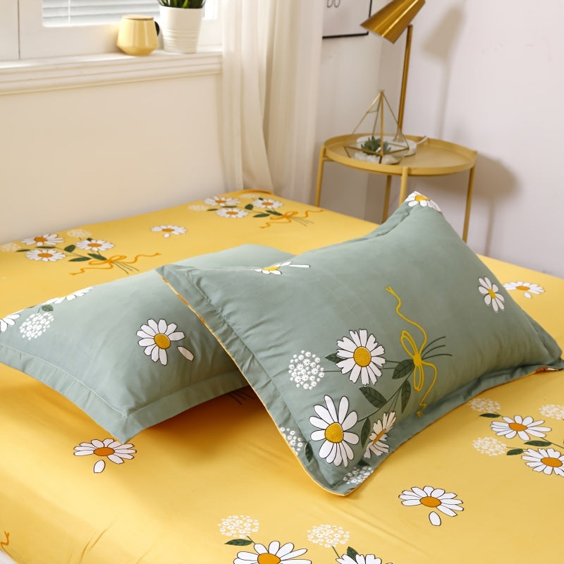 Fresh Daisy Print Duvet Cover Set includes 1 Flat Sheet, 1 Duvet Cover, and 2 Pillowcases. Soft, comfortable, and skin-friendly. Perfect for bedroom or guest room. No core included.