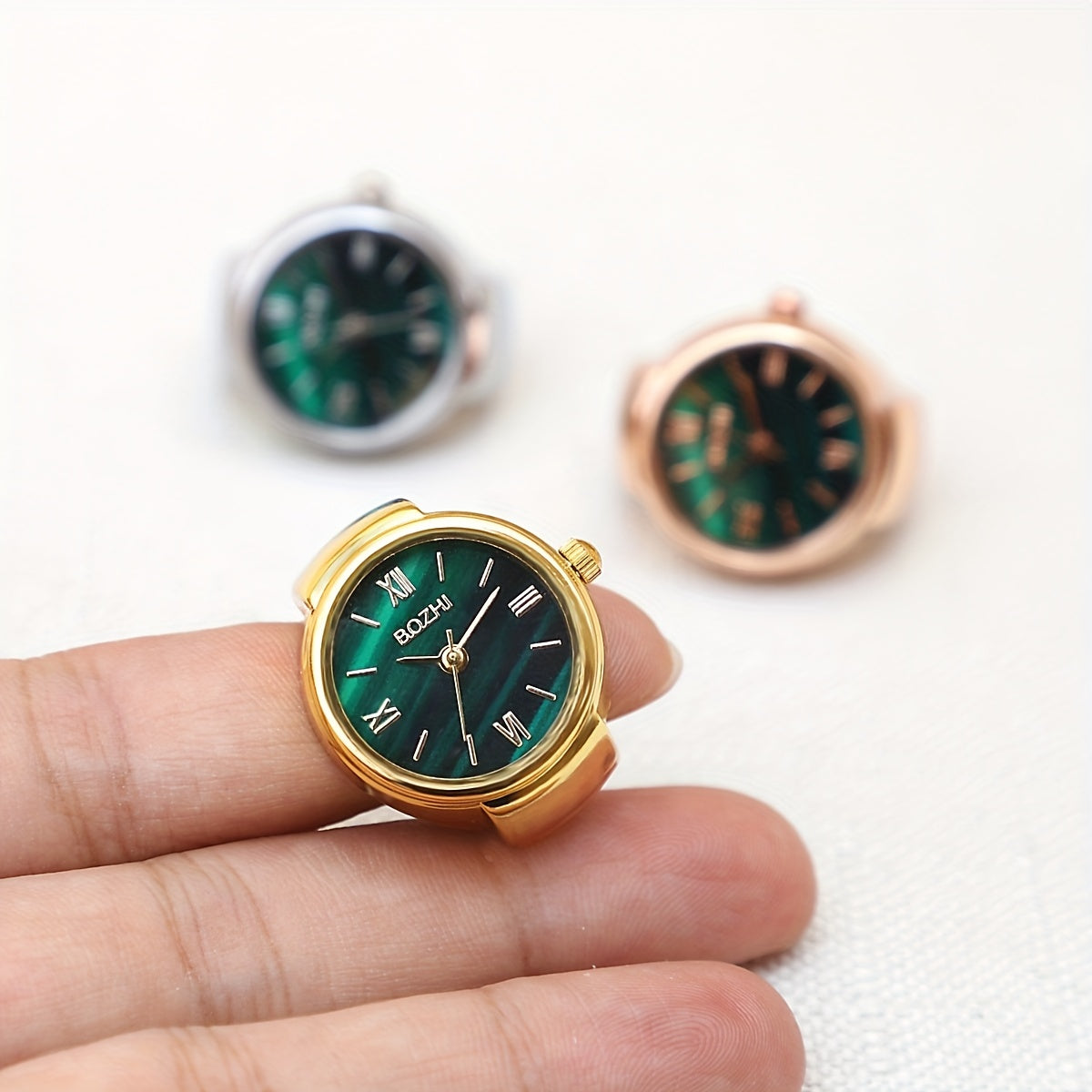 Stylish Green Mini Watch Creative Ring - Fashionable Alloy Shell Finger Watch for Men and Women, Perfect Gift for Trendy Individuals