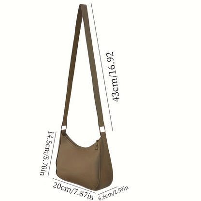 Retro hobo purse for women in synthetic leather with zipper closure. Available in white/green/black. Ideal for casual use or vacations. Features adjustable strap.