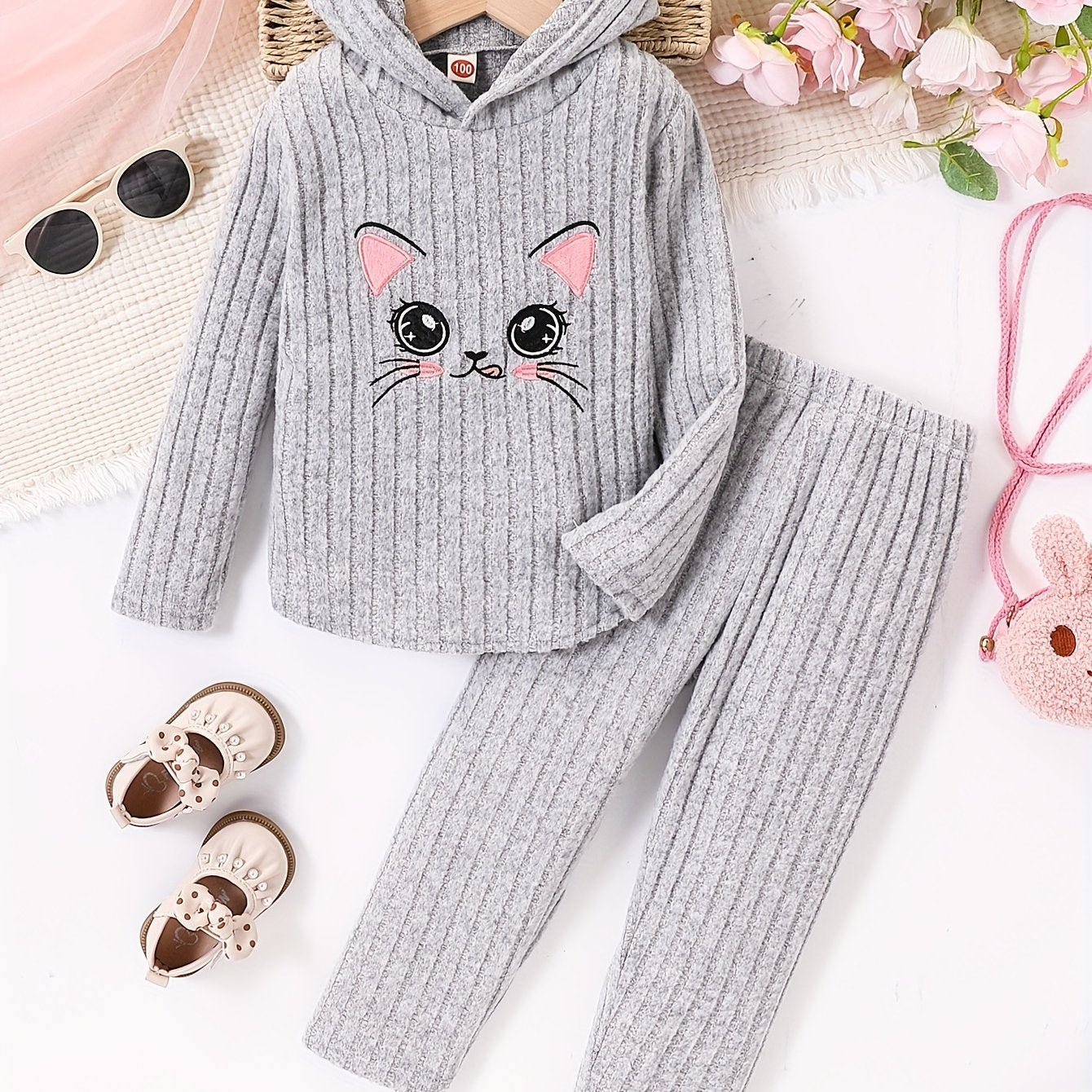 Kids' cat-print hooded top and soft pants set in high-stretch polyester knit fabric, featuring animal pattern and embroidered details. Ideal for everyday wear and gifts, perfect for outdoor