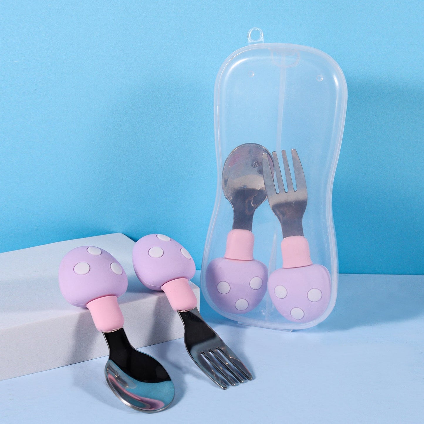 Set of feeding utensils for babies made of silicone and featuring a mushroom design. Includes a spoon and fork.