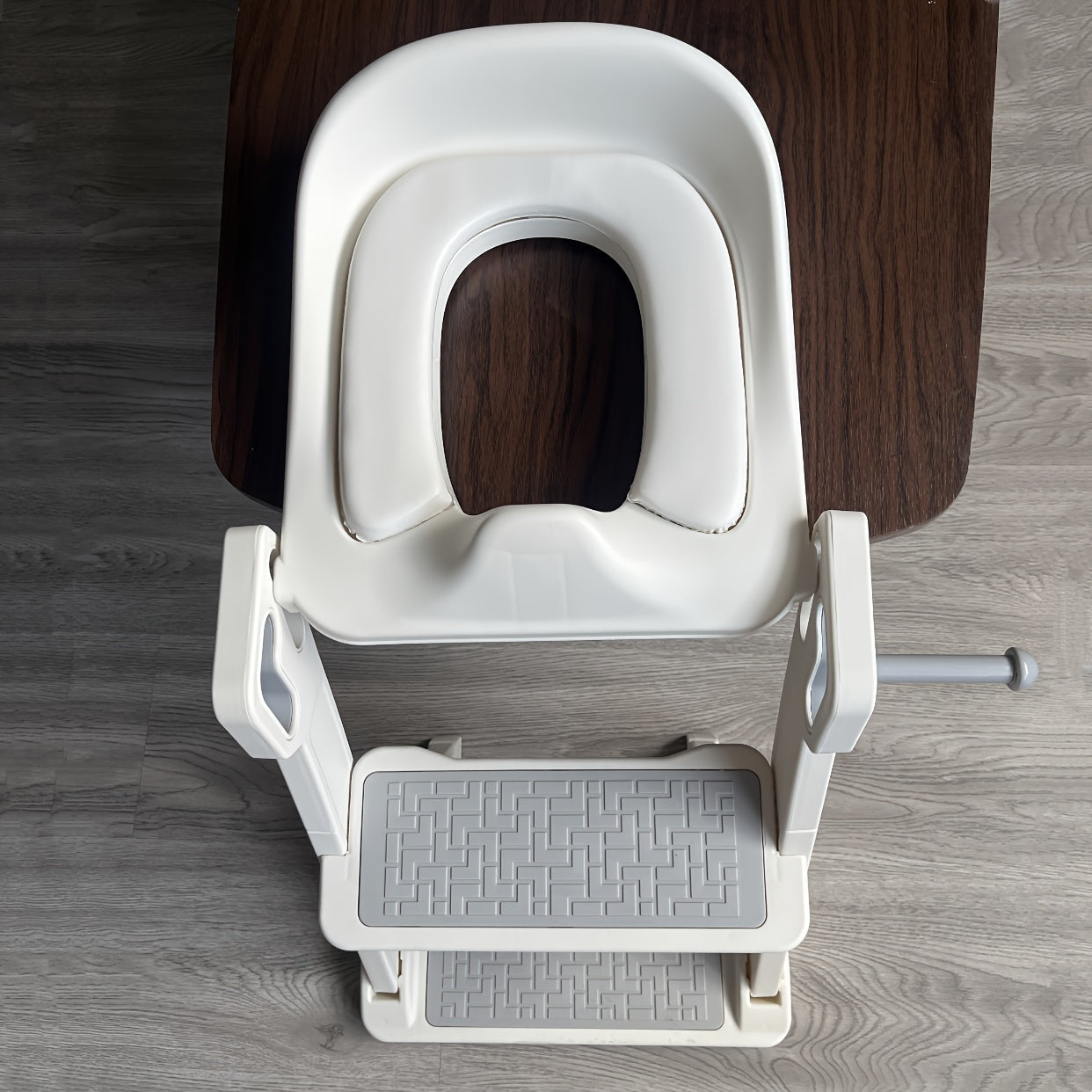 This 2-in-1 Children's Toilet Training Seat can also be used as a Foldable Step Toilet and Footstool for the home.